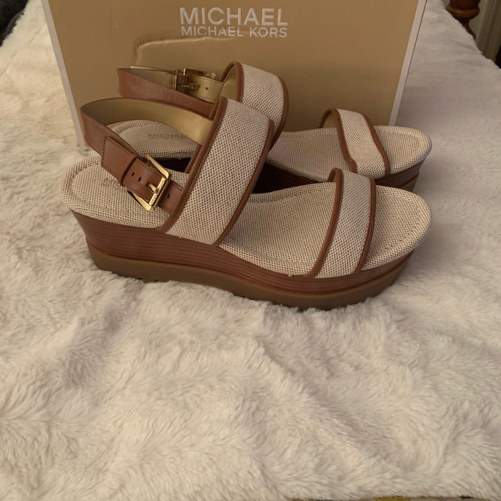 Sandals - Picture 2 of 4